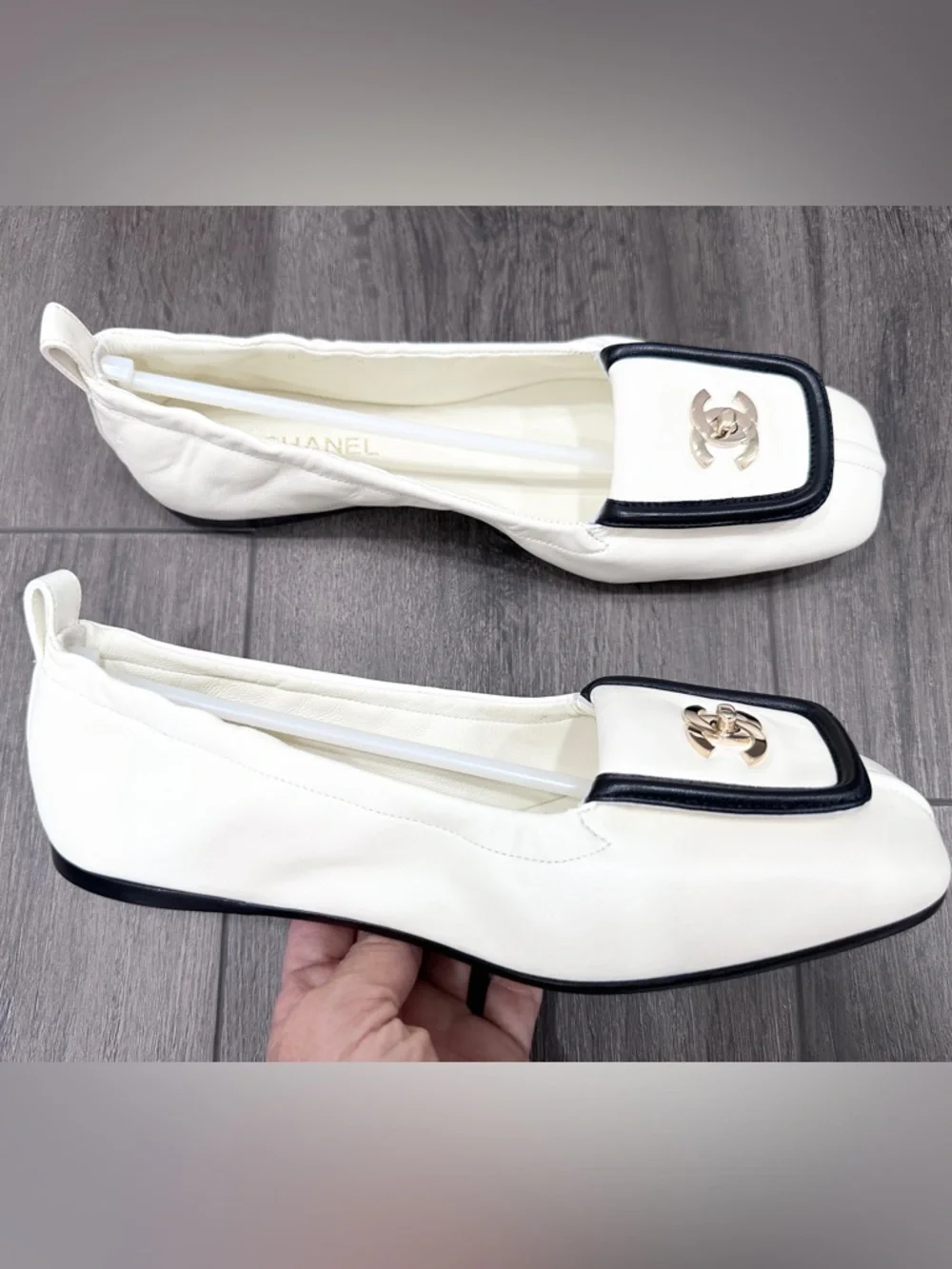 CHANEL BLAZY WHITE SQUARE TOE LEATHER CRUNCHY FLATS GOLD TURN LOCK CC LOGO 36.5 - Picture 7 of 16